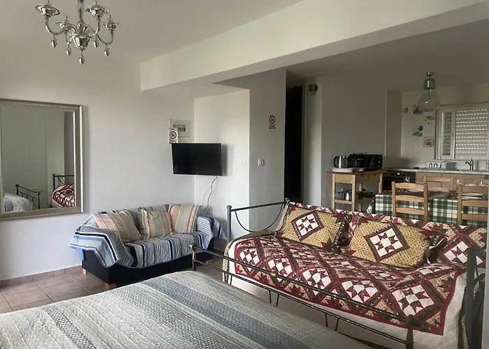 “sound Of The Sea” First Line * Skála Foúrkas